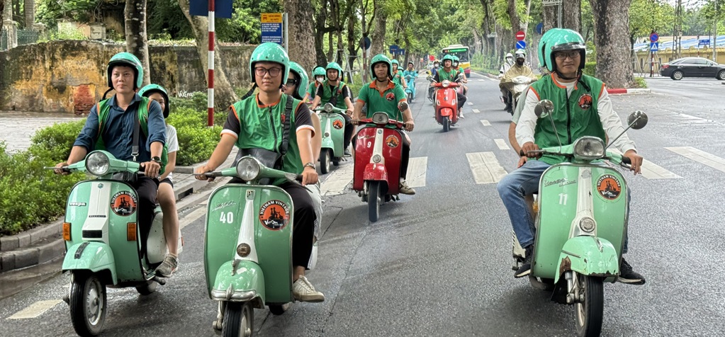 Hanoi vespa tour 